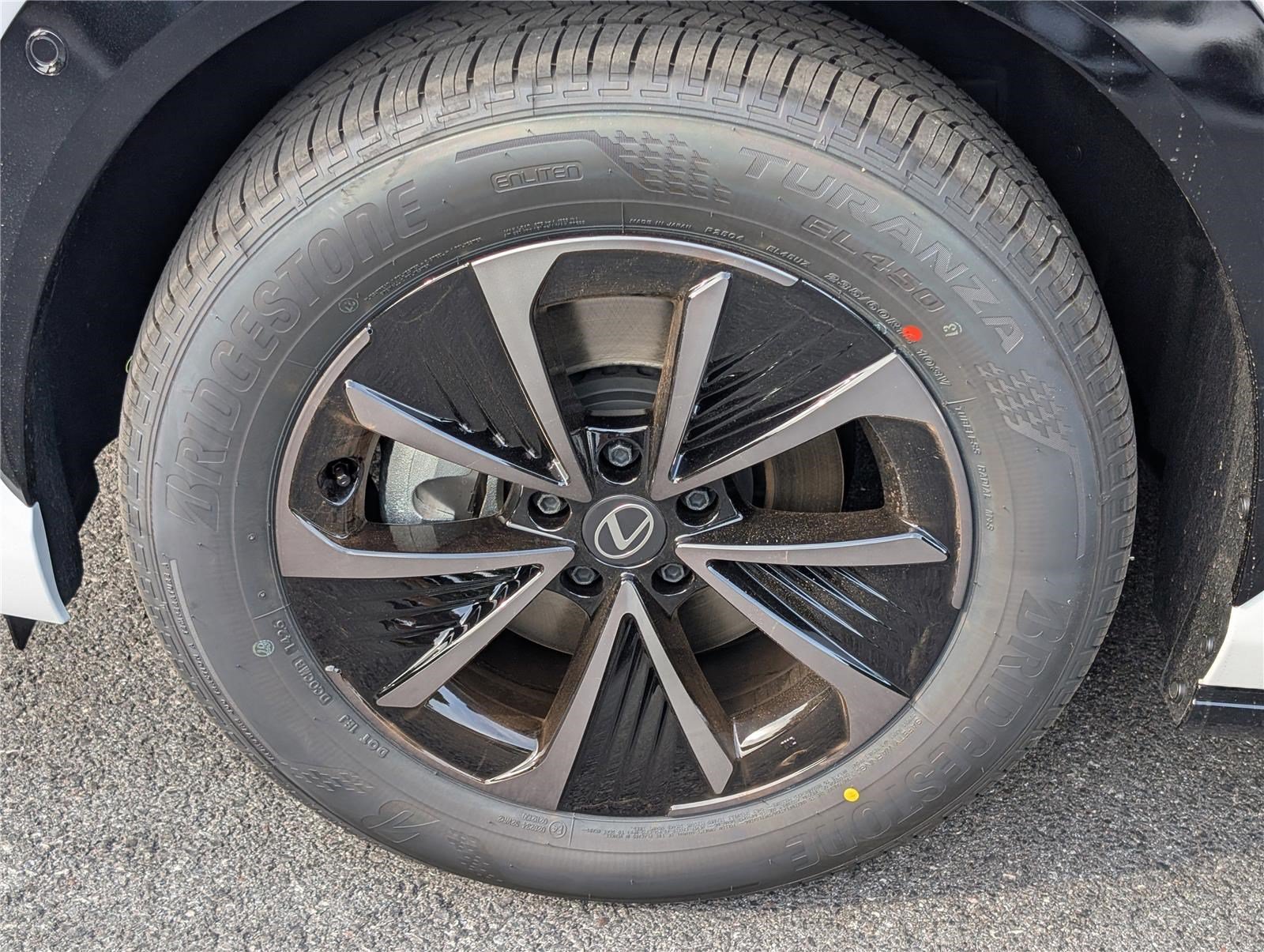 New 2026 Lexus RZ 450e AWD image 5