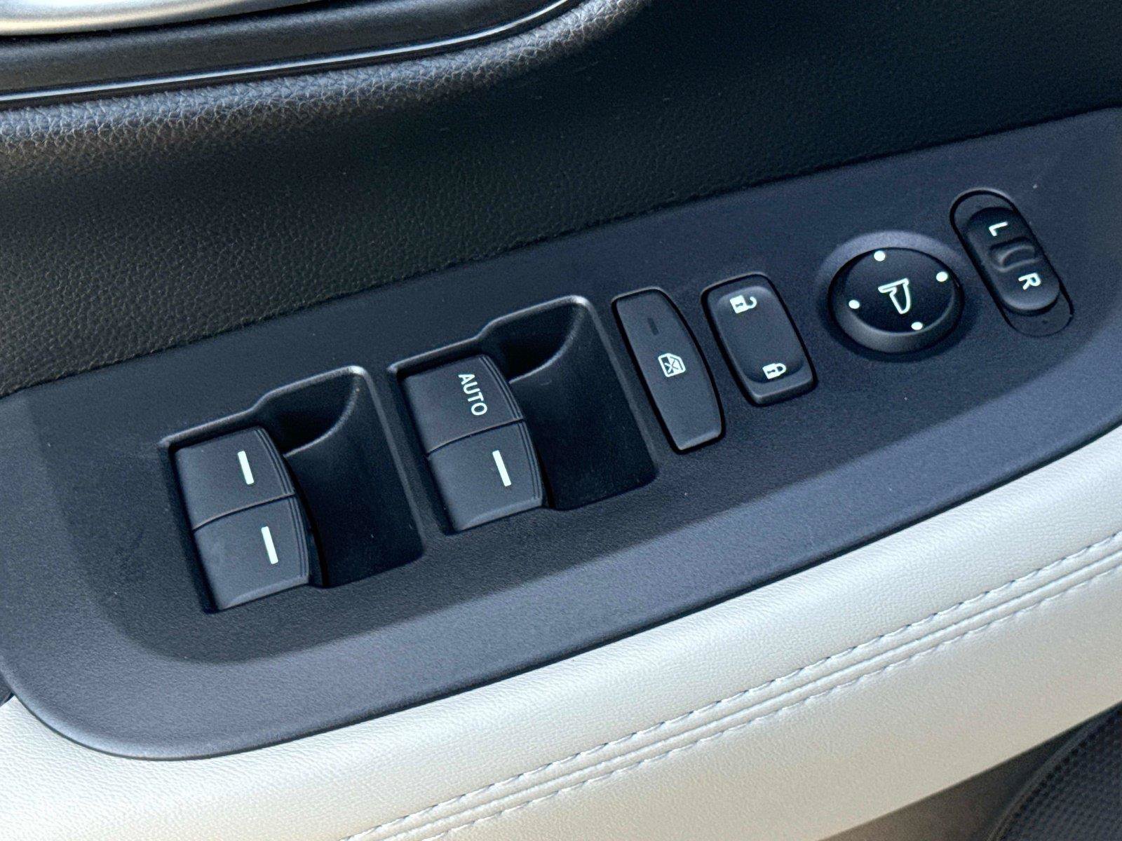Certified 2027 Honda HR-V LX image 17