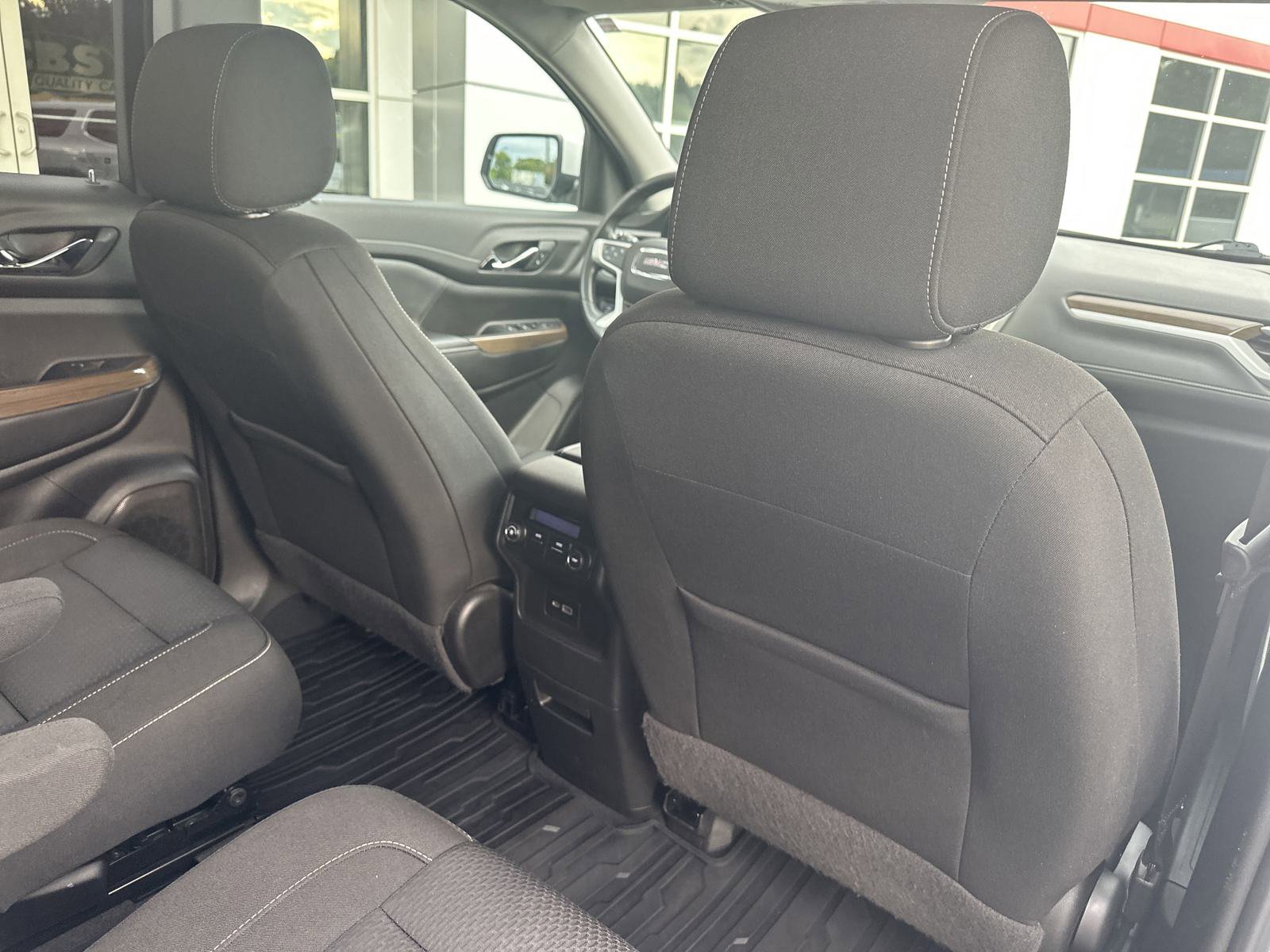 Used 2022 GMC Acadia SLE image 24