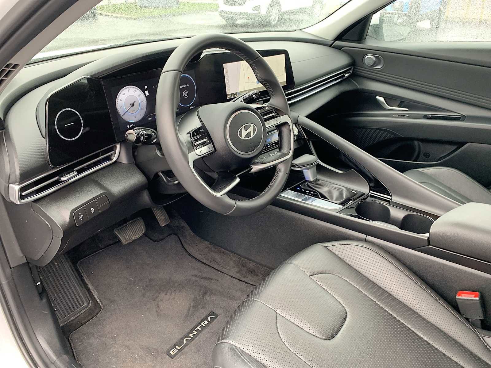 Used 2025 Hyundai Elantra Limited image 10