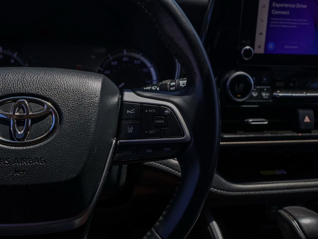 Used 2023 Toyota Highlander XLE FWD image 27