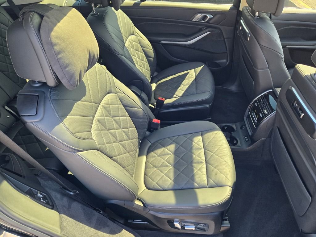 Used 2023 BMW X7 xDrive40i image 15