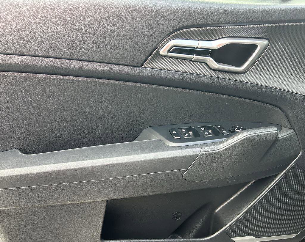 Used 2023 Kia Sportage LX image 12