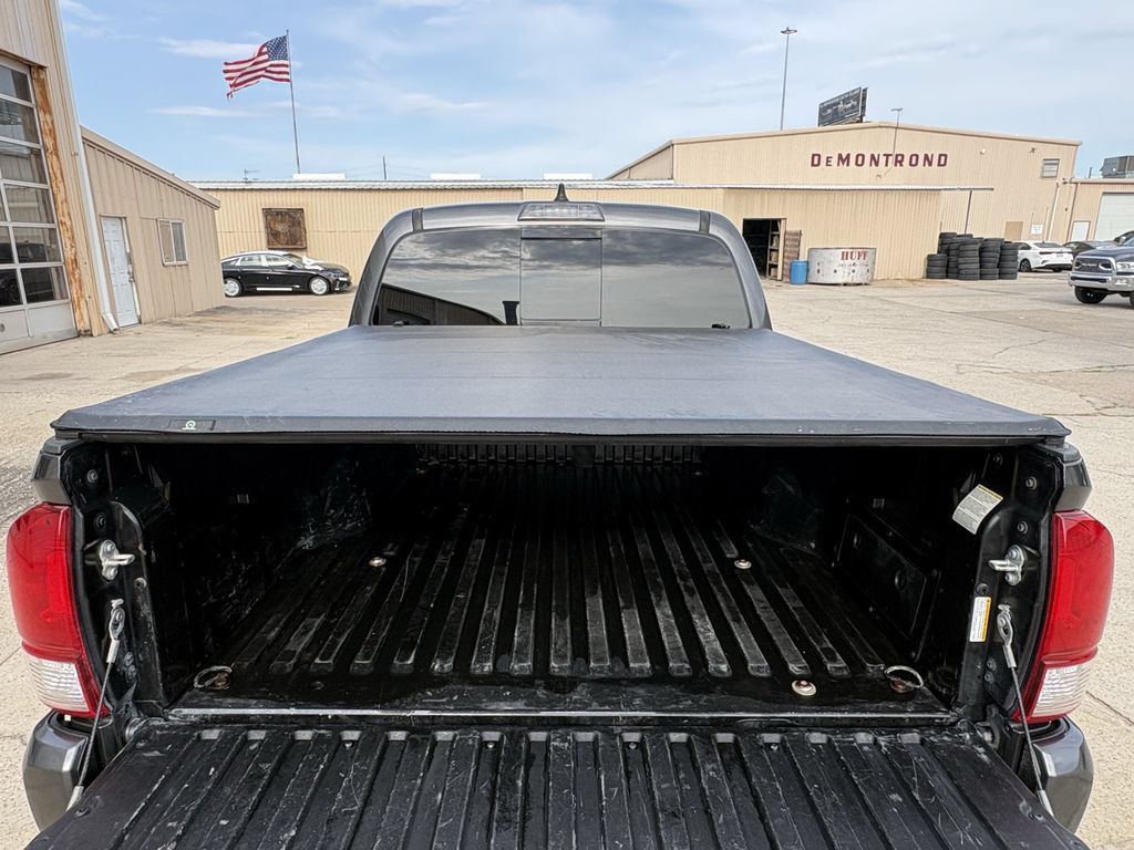 Used 2022 Toyota Tacoma SR5 w/ Technology Package AWD/4WD image 26