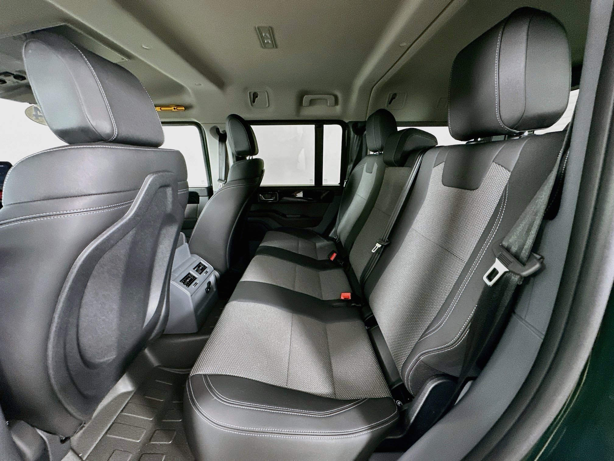 Used 2024 INEOS Grenadier Station Wagon AWD/4WD image 37