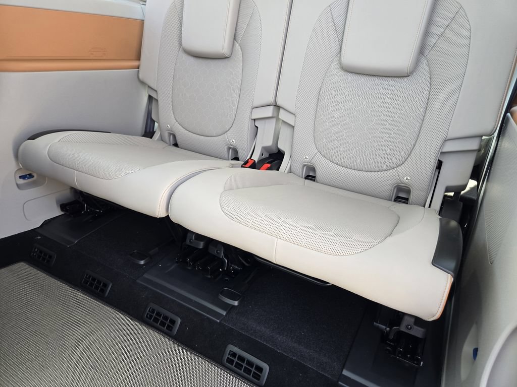 New 2025 Volkswagen ID. Buzz 1st Edition AWD/4WD image 23