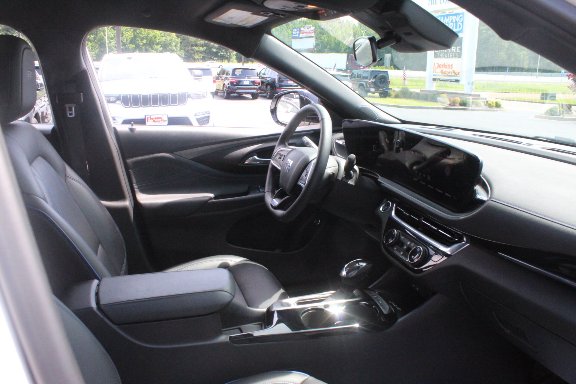 Used 2024 Buick Envista Sport Touring w/ Convenience I Package FWD image 32