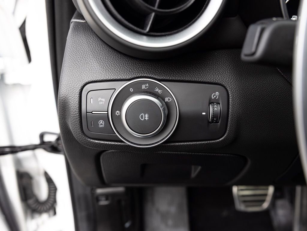 Used 2024 Alfa Romeo Giulia Veloce image 27