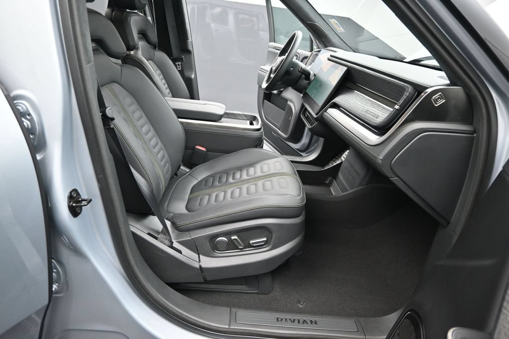 Used 2023 Rivian R1S Adventure AWD/4WD image 23