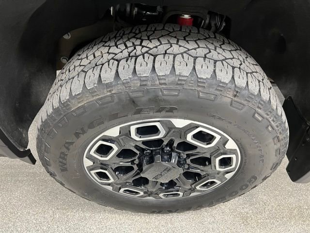 Used 2025 GMC Sierra 3500 AT4 w/ AT4 Premium Plus Package AWD/4WD image 13