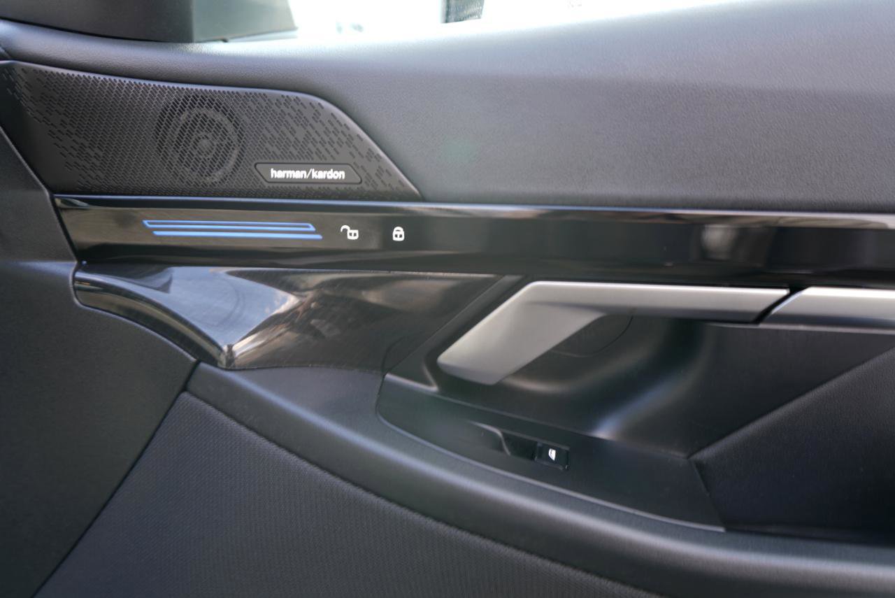 Used 2024 BMW 530i xDrive 530i xDrive Sedan w/ Convenience Package image 62