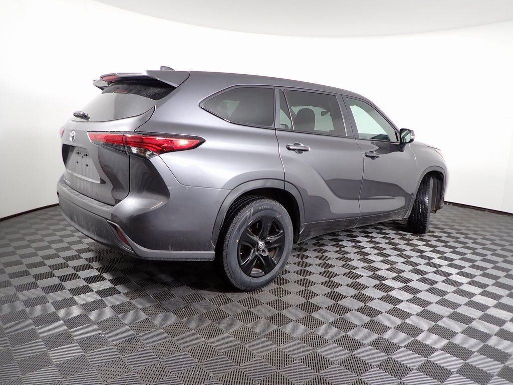 Used 2023 Toyota Highlander L image 16