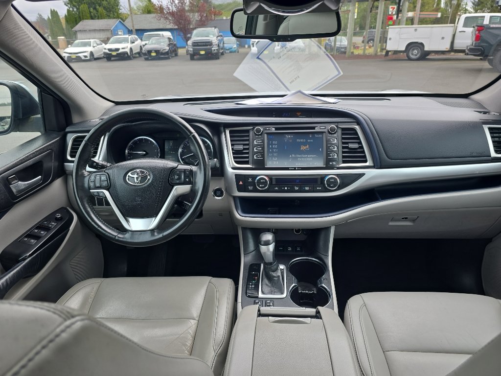 Used 2015 Toyota Highlander XLE AWD/4WD image 23