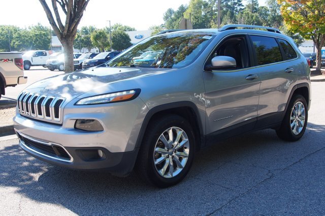 Used 2017 Jeep Cherokee Limited AWD/4WD image 3