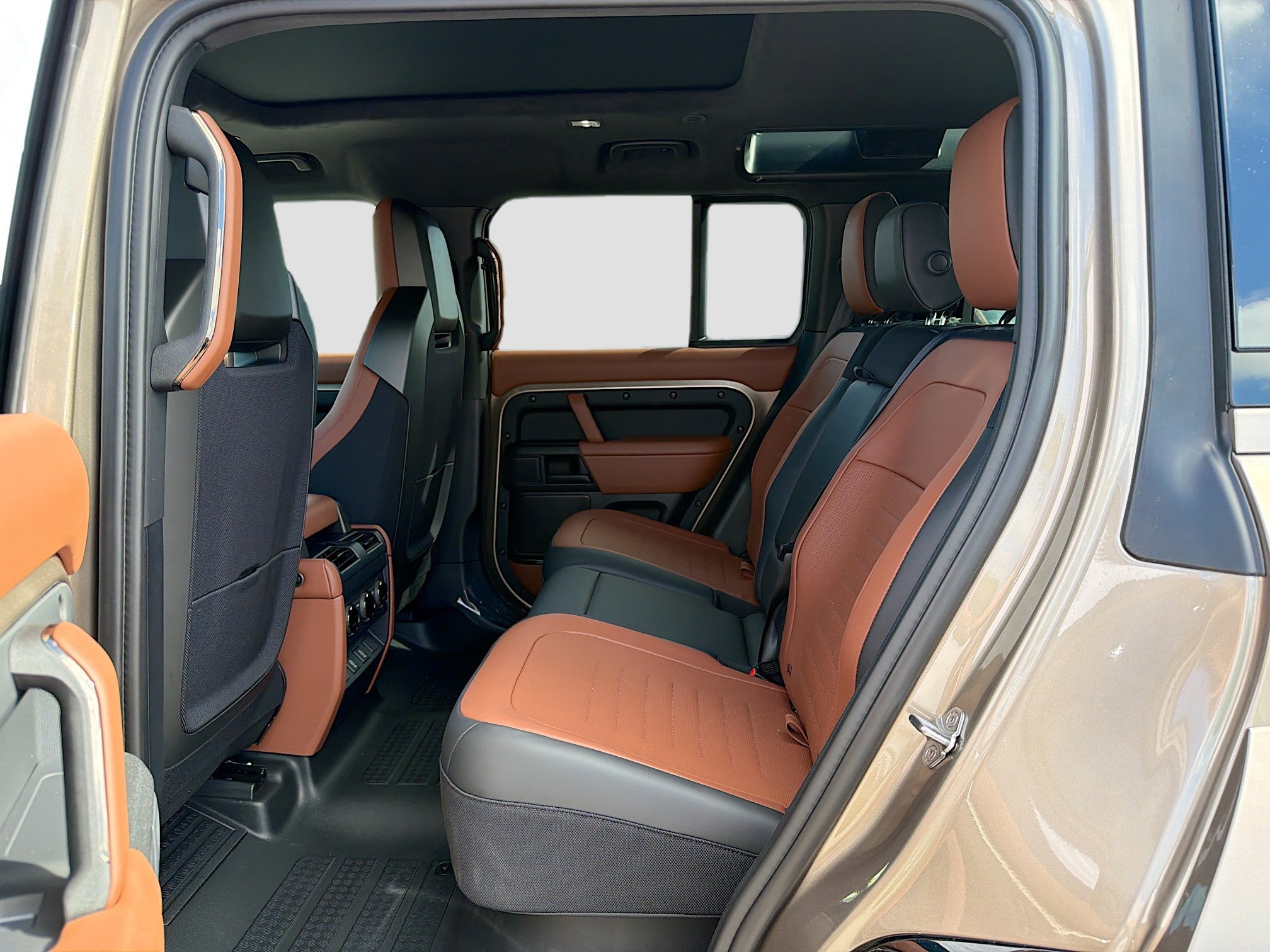 New 2026 Land Rover Defender 110 OCTA image 21