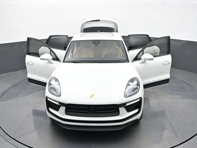 Certified 2023 Porsche Macan image 32