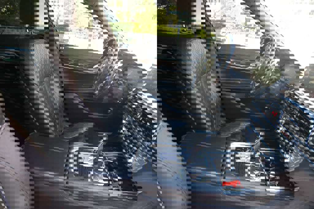 Used 2021 BMW 750i xDrive w/ M Sport Package image 44