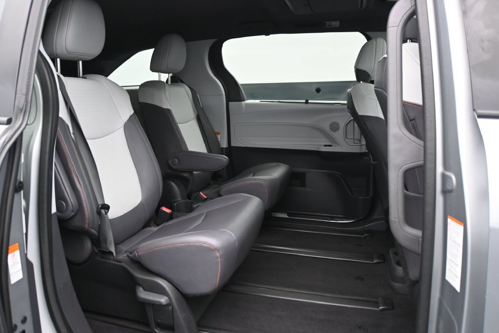 Used 2024 Toyota Sienna XSE AWD/4WD image 14