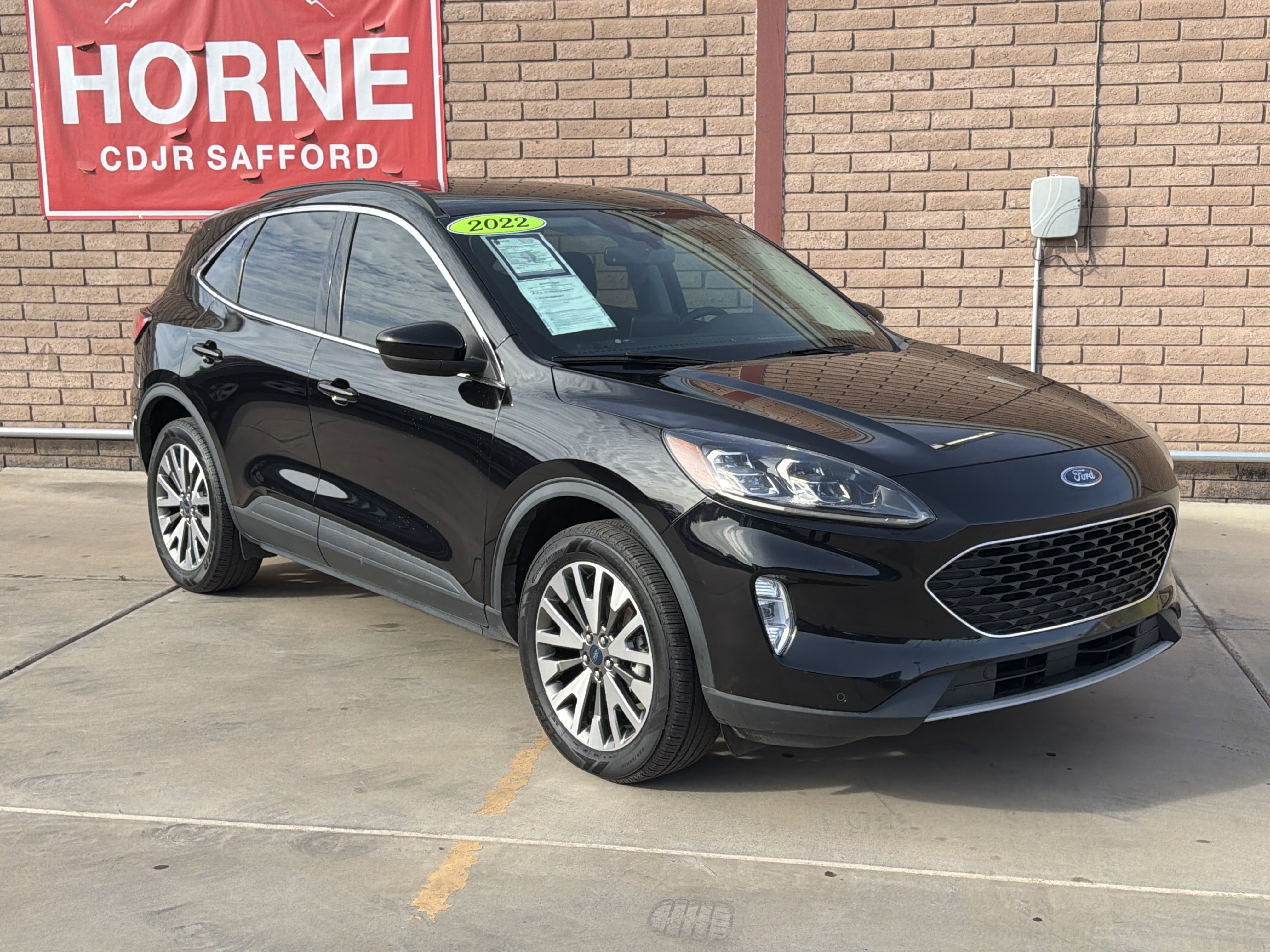 Used 2022 Ford Escape Titanium w/ Class II Trailer Tow Package image 6