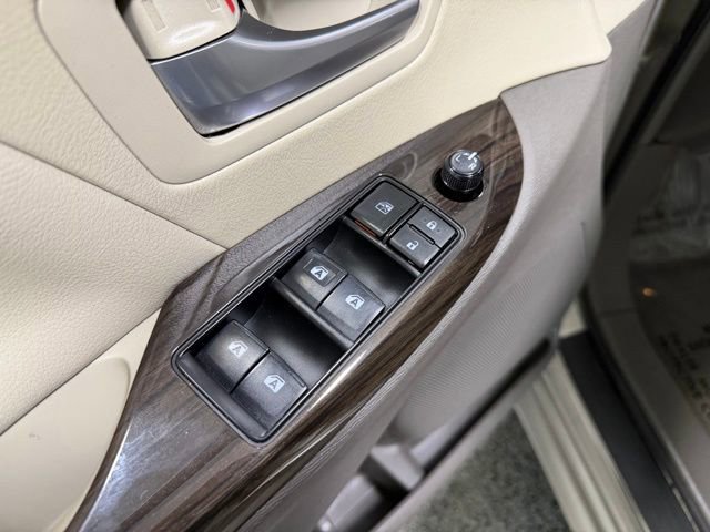 Used 2017 Toyota Sienna XLE w/ XLE Navigation Package AWD/4WD image 23