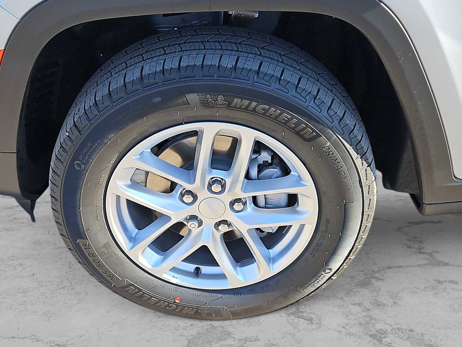 Used 2025 Jeep Grand Cherokee Laredo X image 12