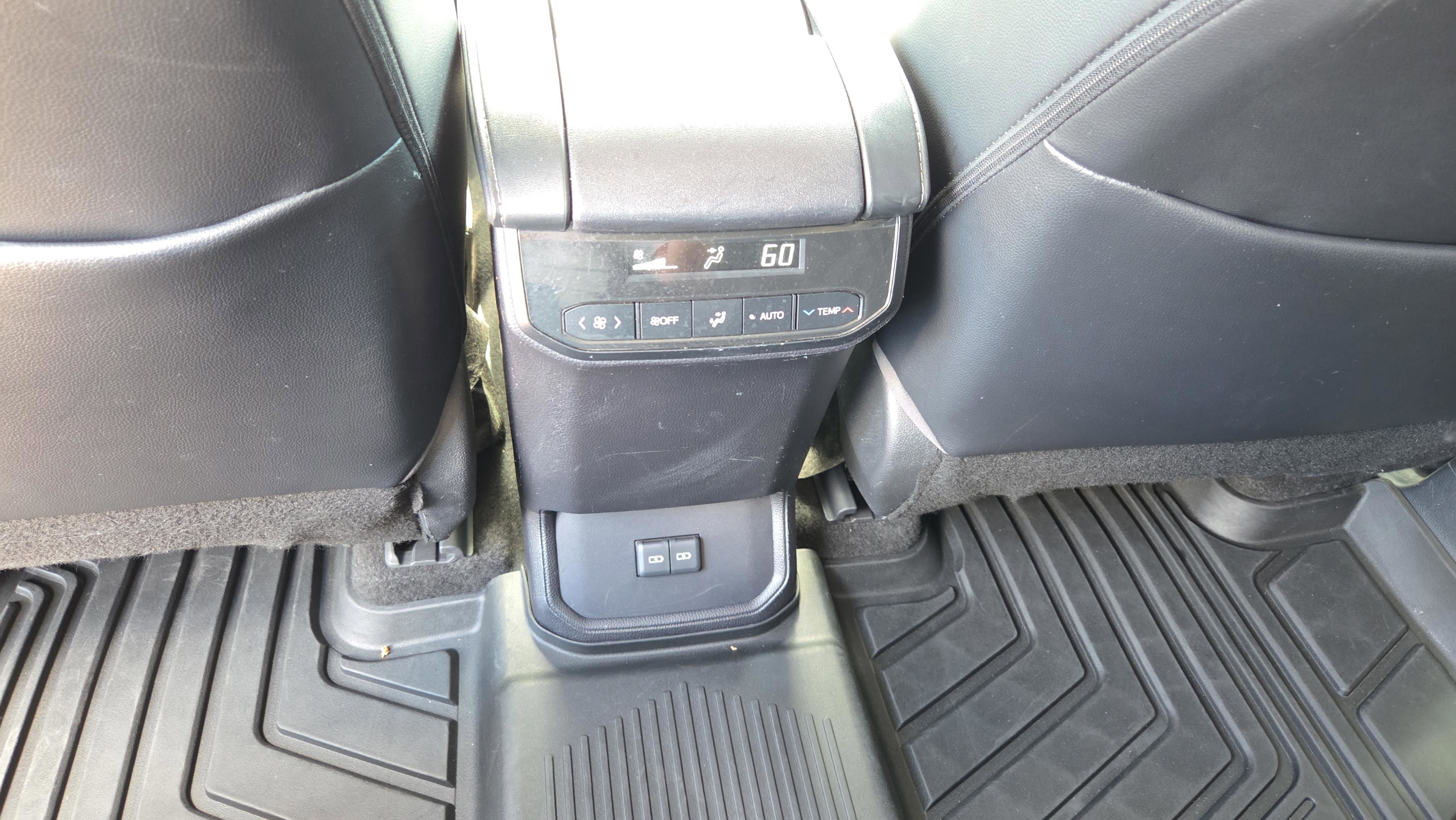 Used 2023 Toyota Highlander XLE image 16