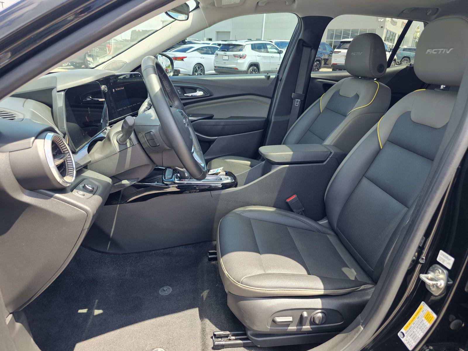 Used 2025 Chevrolet Trax ACTIV w/ Sunroof Package FWD image 16