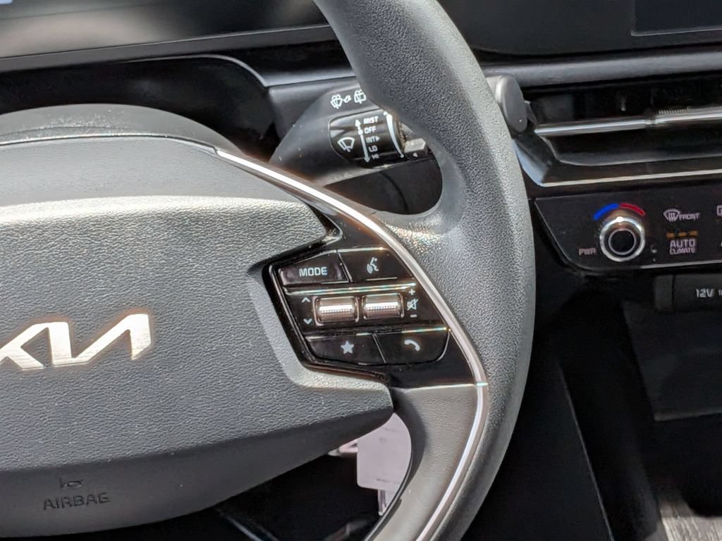 Used 2025 Kia Niro LX FWD image 18