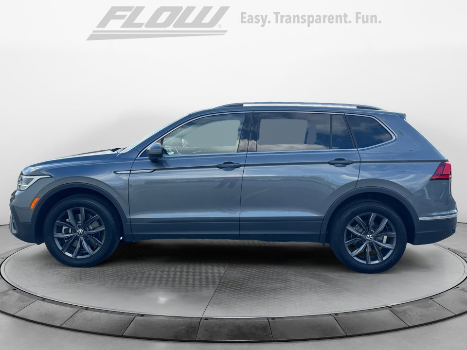 Used 2022 Volkswagen Tiguan SE w/ Panoramic Sunroof Package image 5