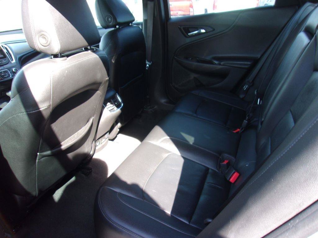 Used 2017 Chevrolet Malibu LT w/ Leather Package FWD image 7