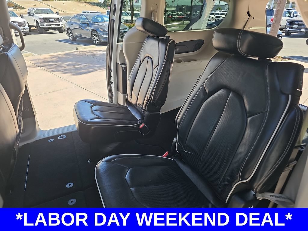 Used 2023 Chrysler Pacifica Limited FWD image 15
