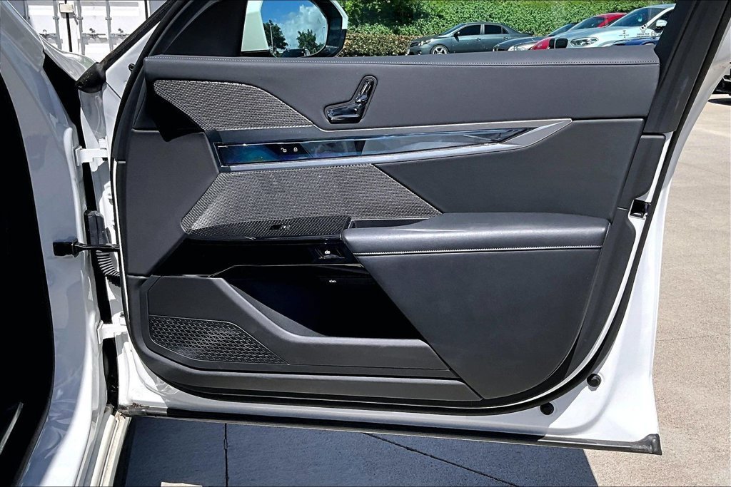 Used 2023 BMW 740i RWD image 21