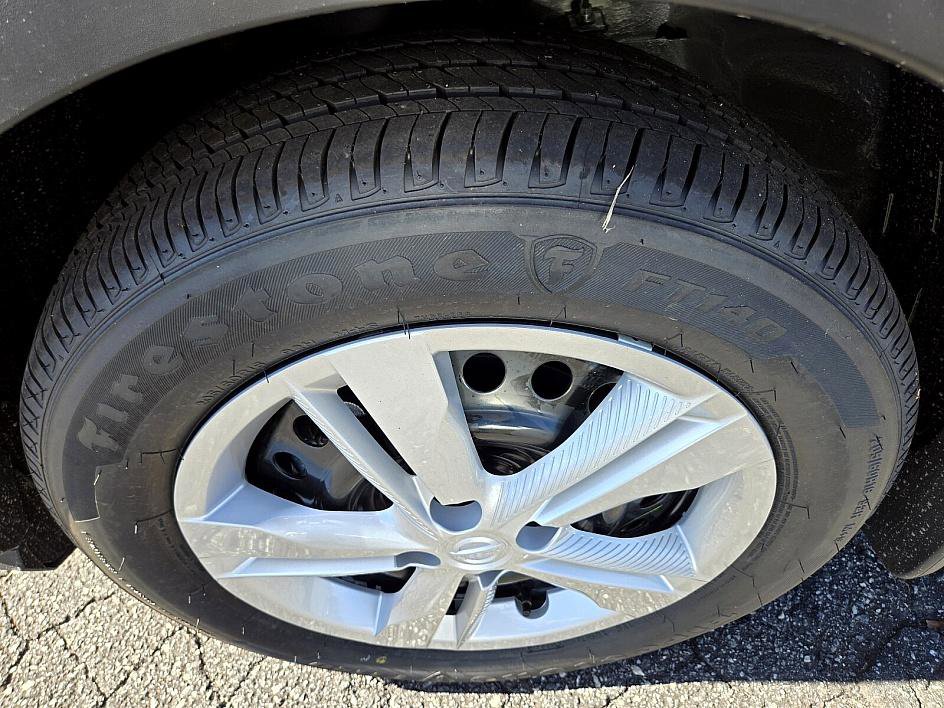 New 2025 Nissan Kicks S image 13