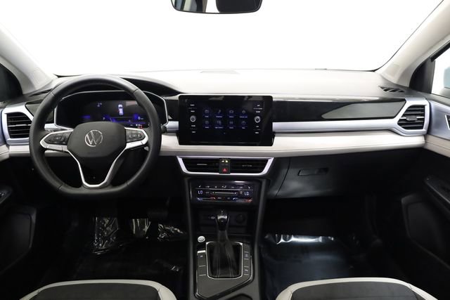 Used 2025 Volkswagen Taos SE image 16
