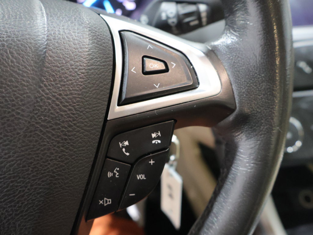 Used 2014 Ford Fusion SE w/ Equipment Group 202A FWD image 32