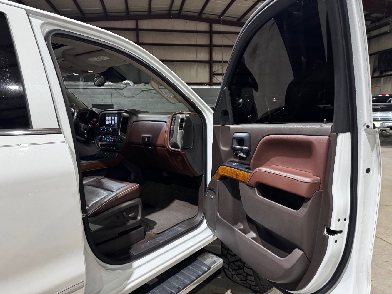 Used 2018 Chevrolet Silverado 1500 High Country image 23