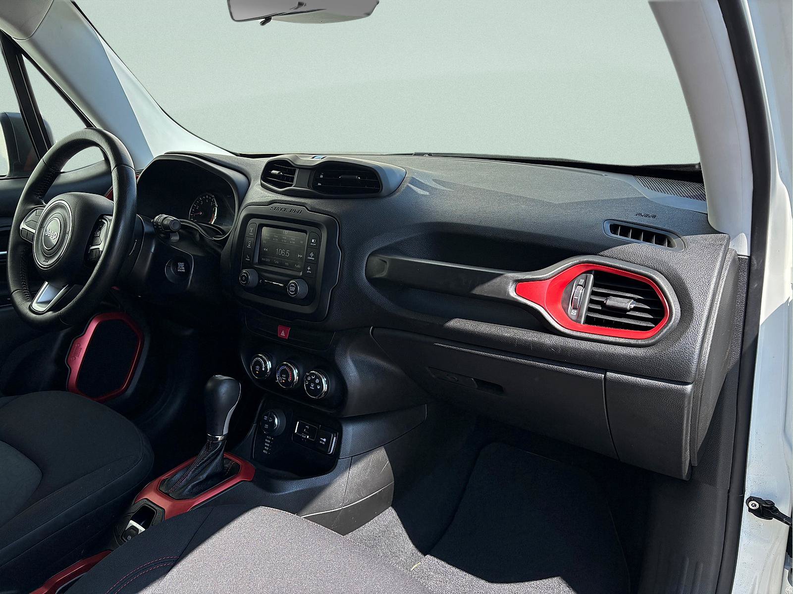 Used 2017 Jeep Renegade Trailhawk AWD/4WD image 31