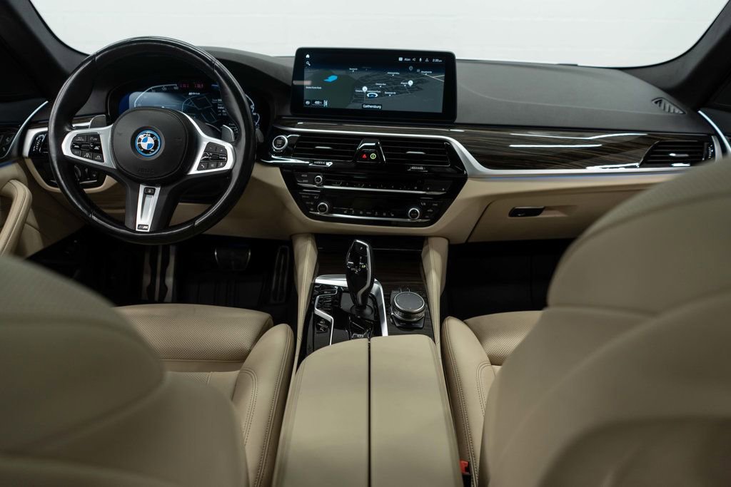 Used 2023 BMW 530e xDrive w/ M Sport Package AWD/4WD image 9