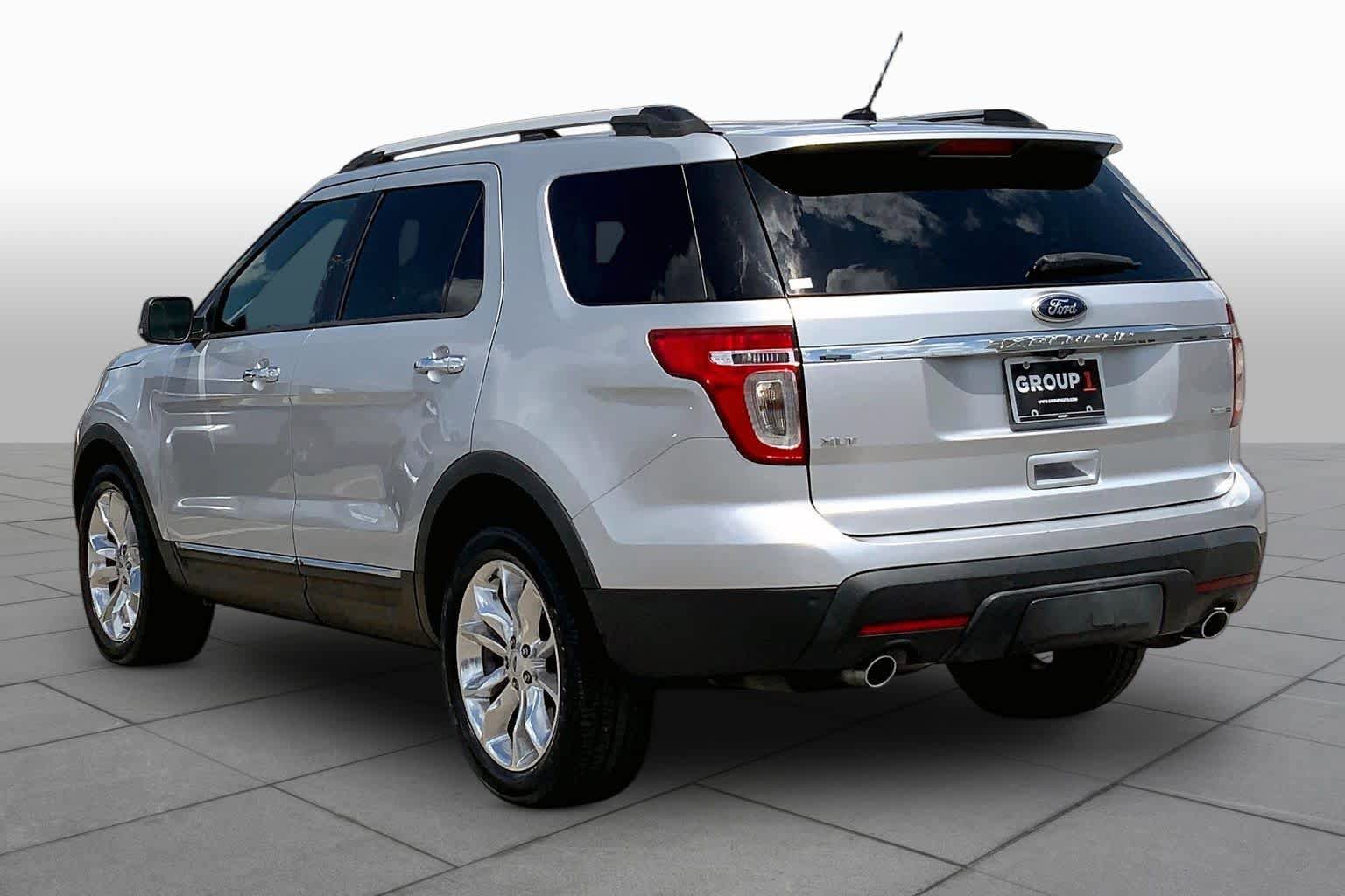Used 2015 Ford Explorer XLT w/ Equipment Group 202B AWD/4WD image 12
