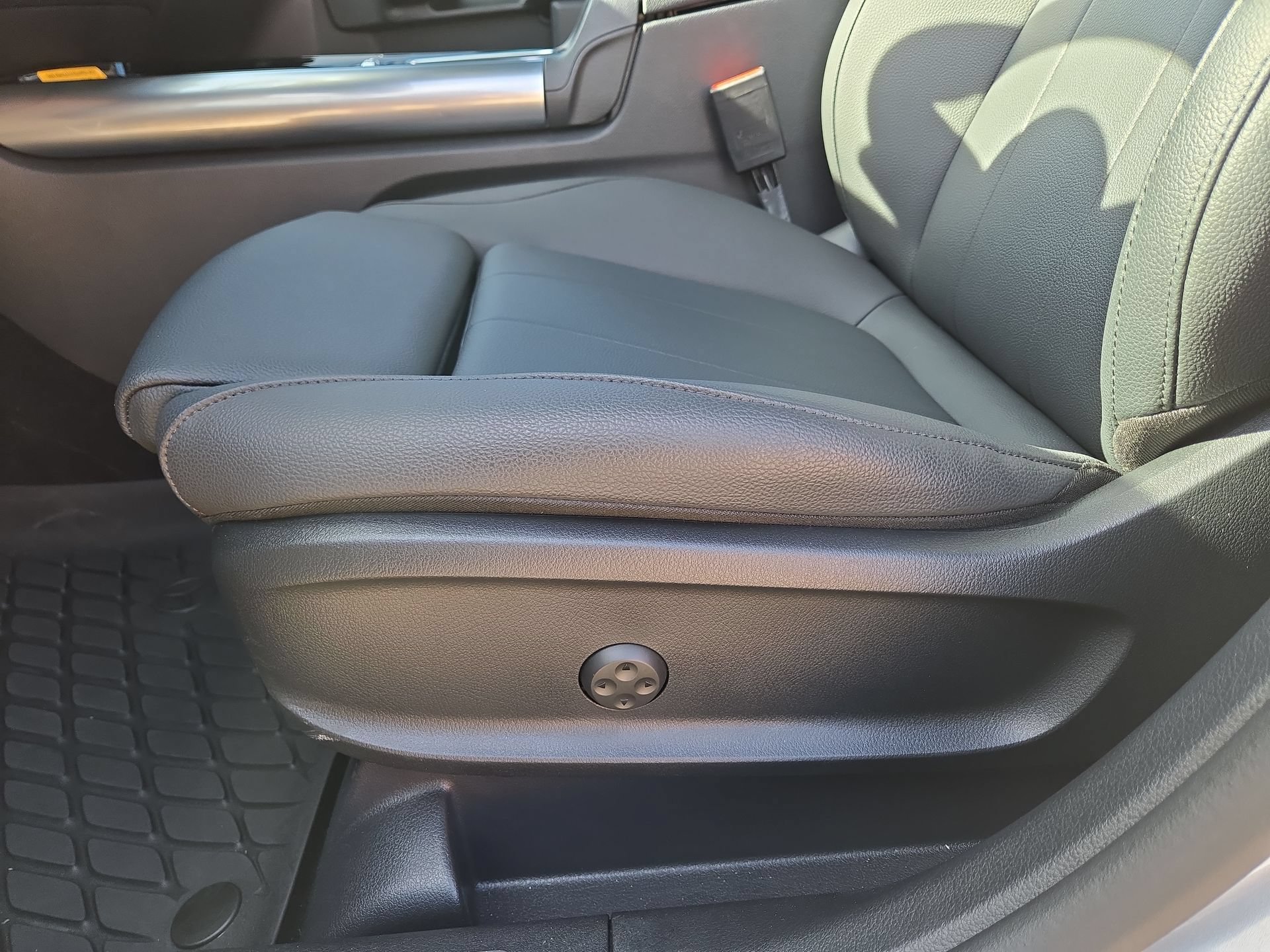 New 2025 Mercedes-Benz GLA 250 4MATIC image 17