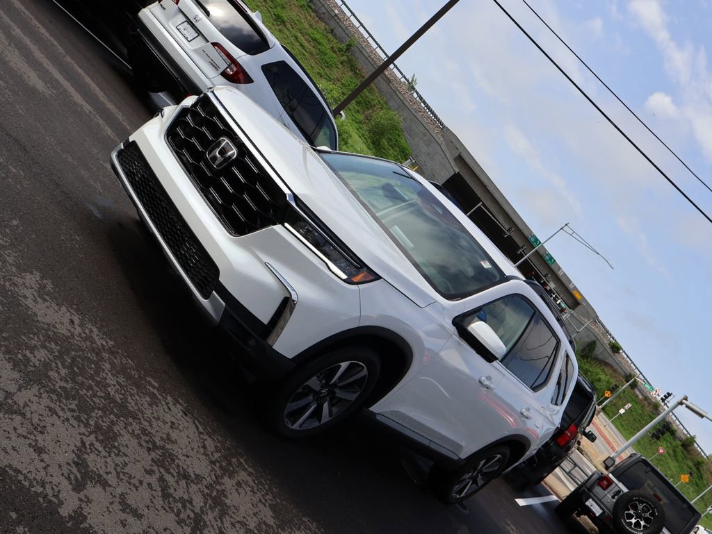 Certified 2025 Honda Pilot Elite image 3
