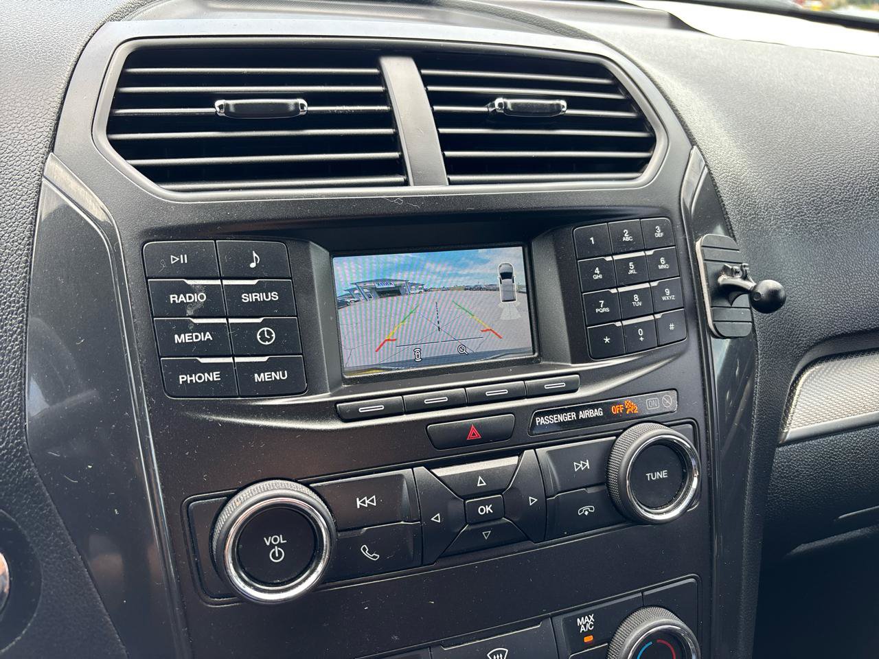 Used 2018 Ford Explorer XLT FWD image 16