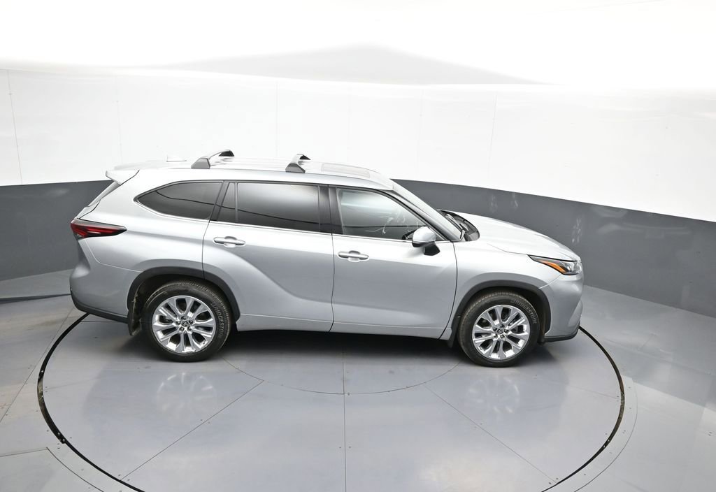Certified 2024 Toyota Highlander Limited AWD/4WD image 39
