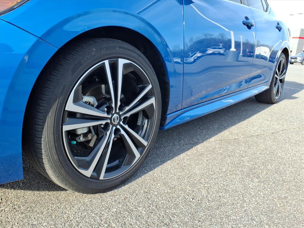 Used 2023 Nissan Sentra SR w/ SR Premium Package FWD image 9