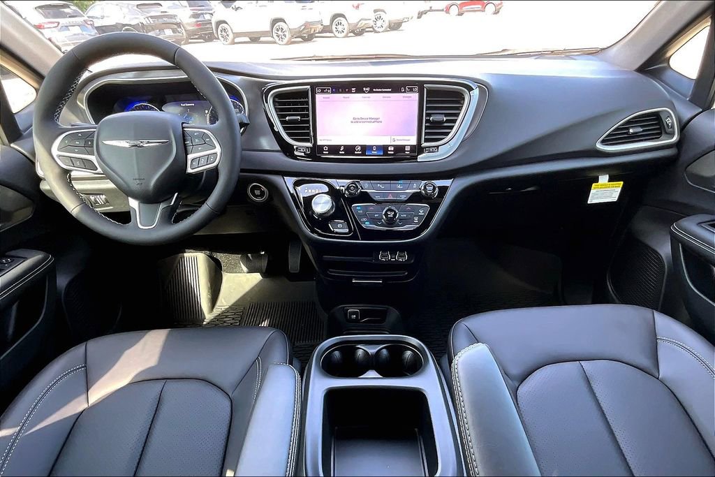 New 2025 Chrysler Voyager LX FWD image 4