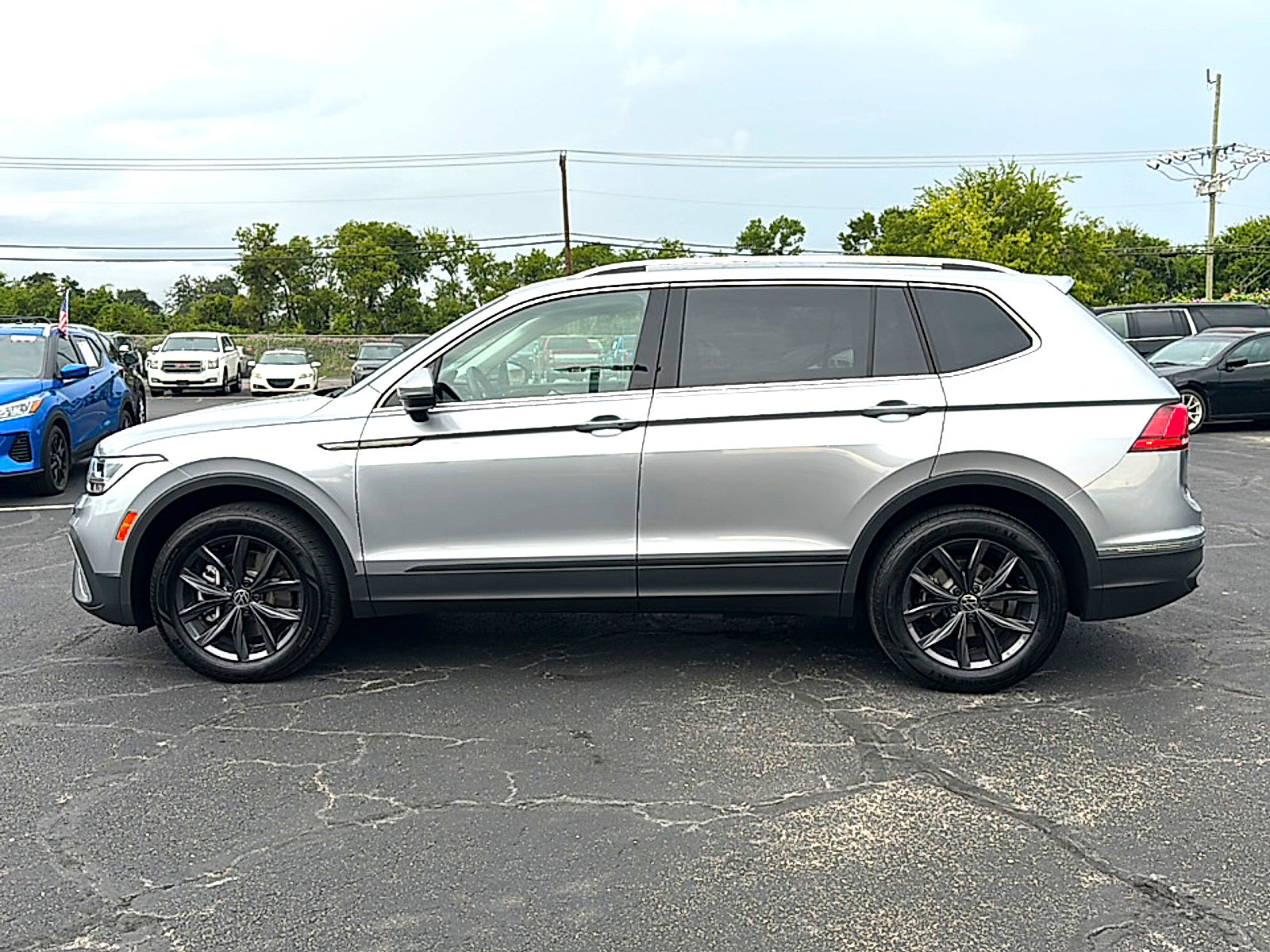 Used 2024 Volkswagen Tiguan SE image 5