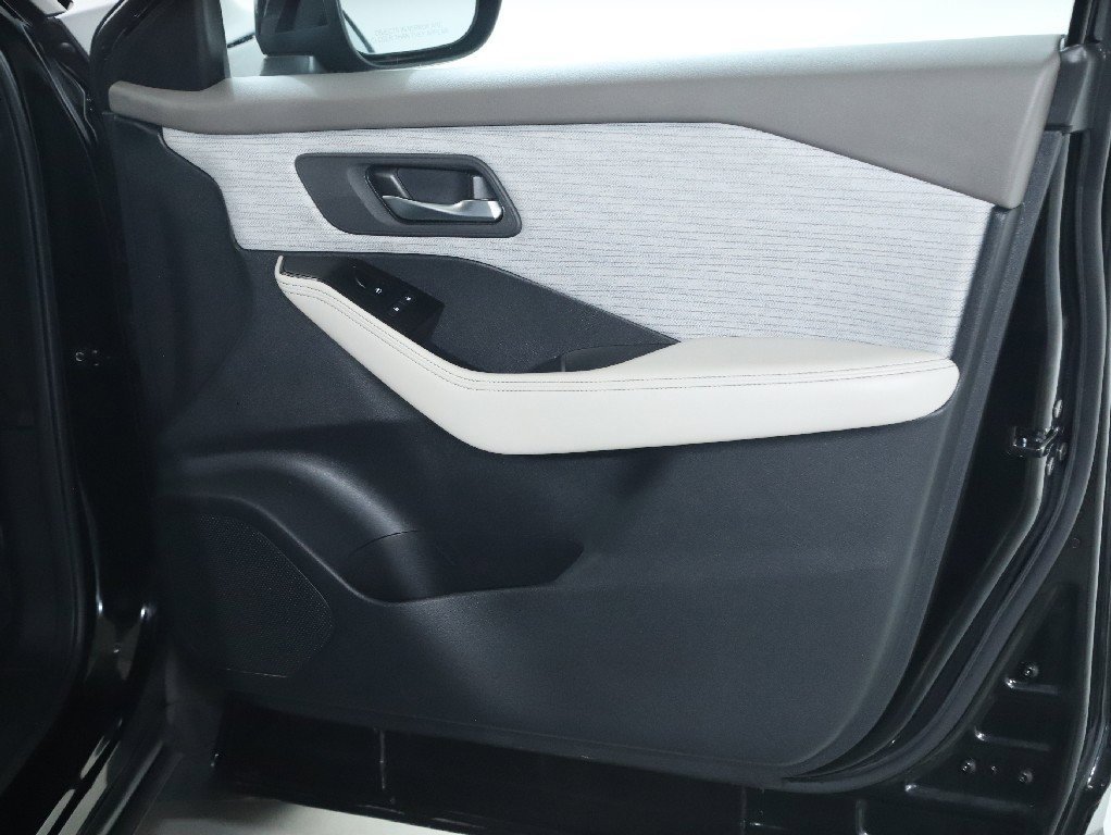 Certified 2023 Nissan Rogue SV image 32