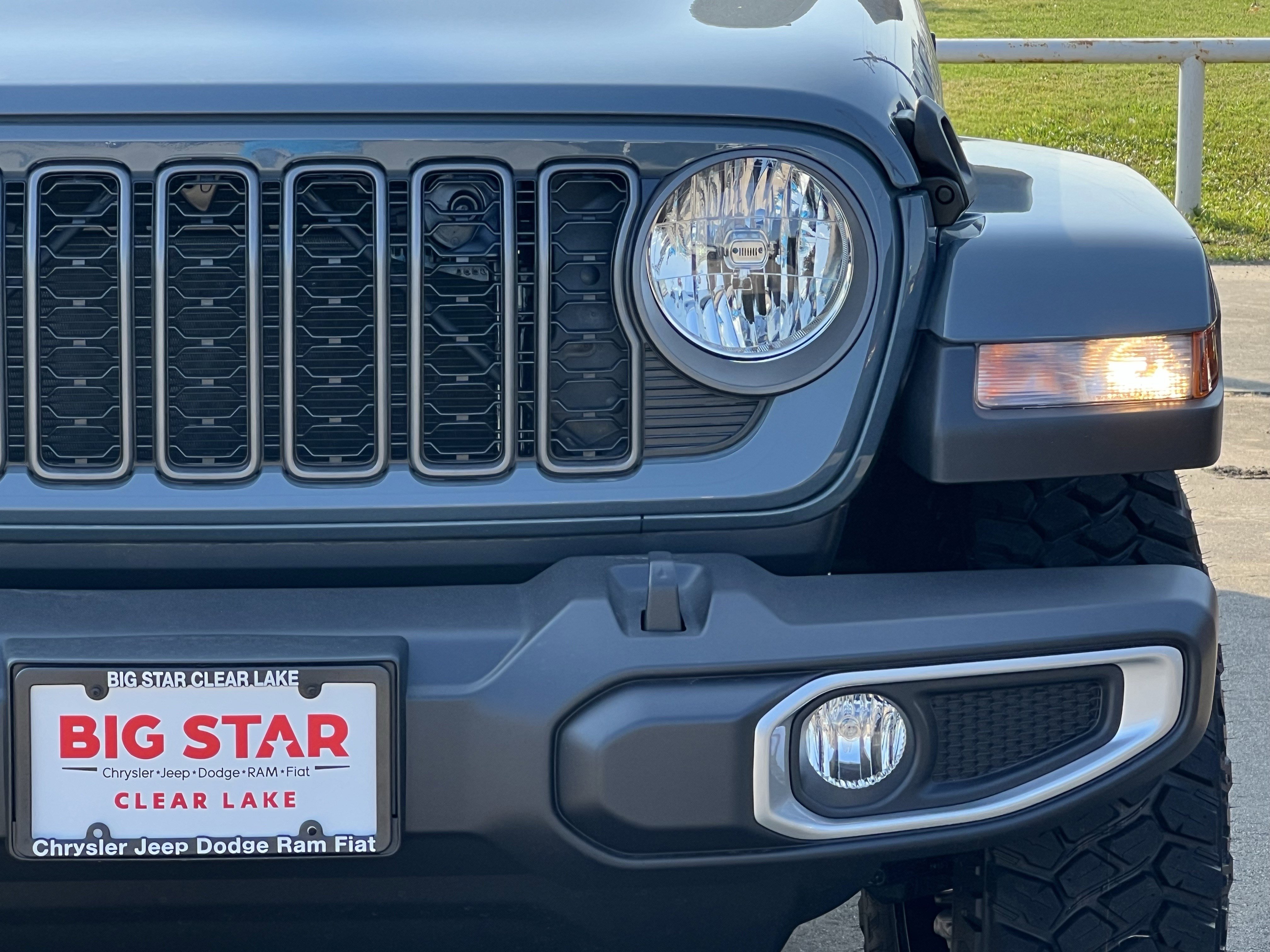 New 2025 Jeep Gladiator Sport image 8