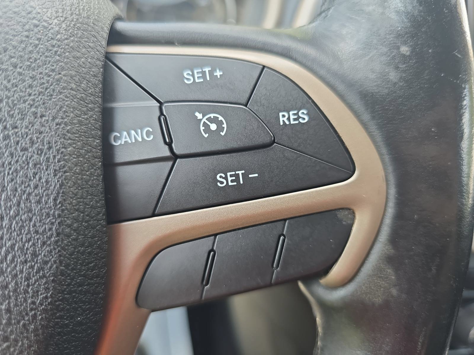 Used 2016 Jeep Cherokee Limited FWD image 18