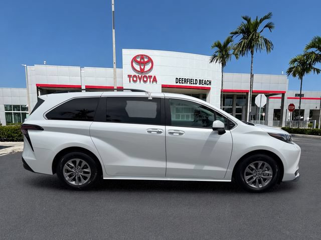 Certified 2026 Toyota Sienna XLE FWD image 8